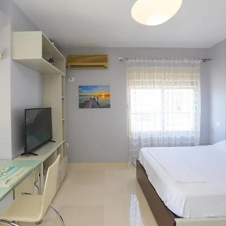 Bes' Sea View アパート Vlorë